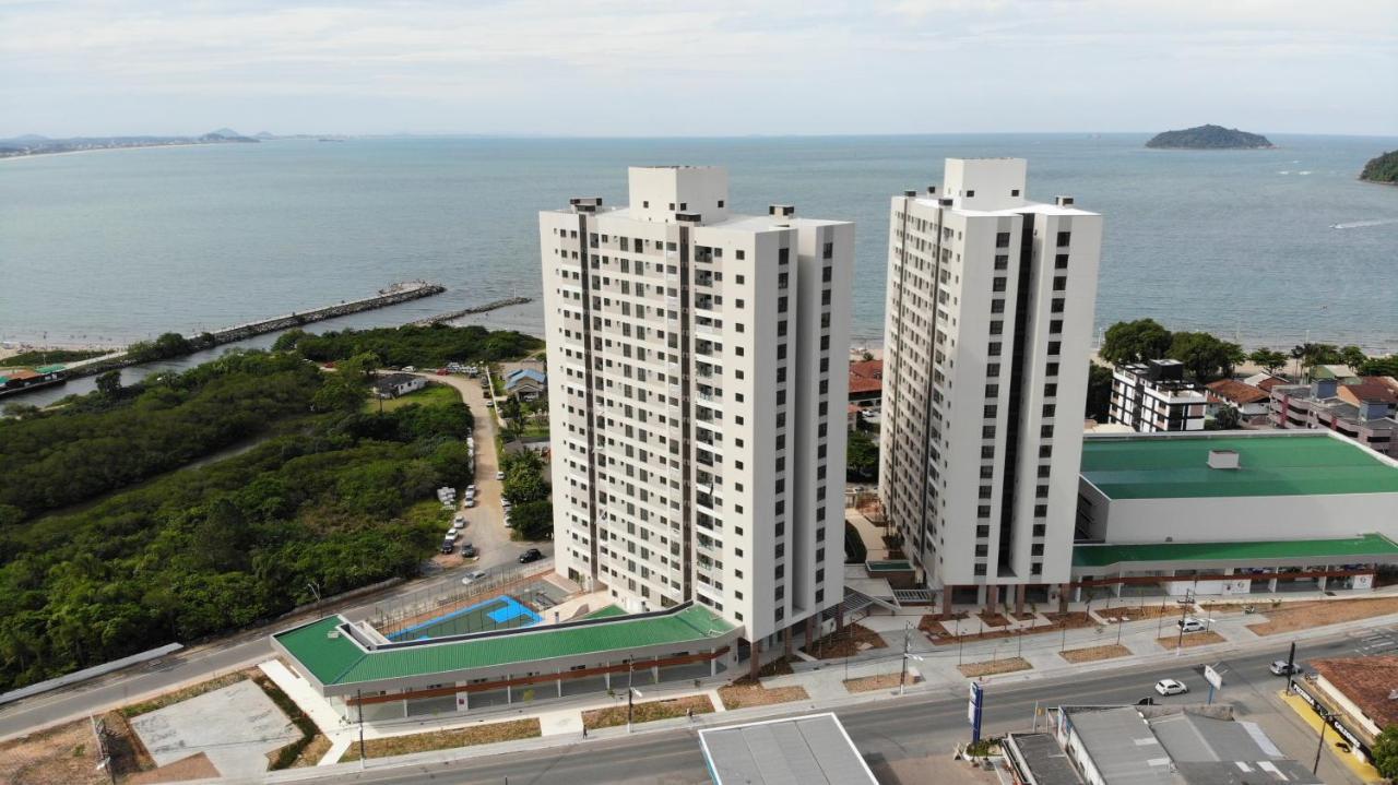 Aptos Em Home Club Frente Mar Com Area De Lazer Completa 페냐 외부 사진